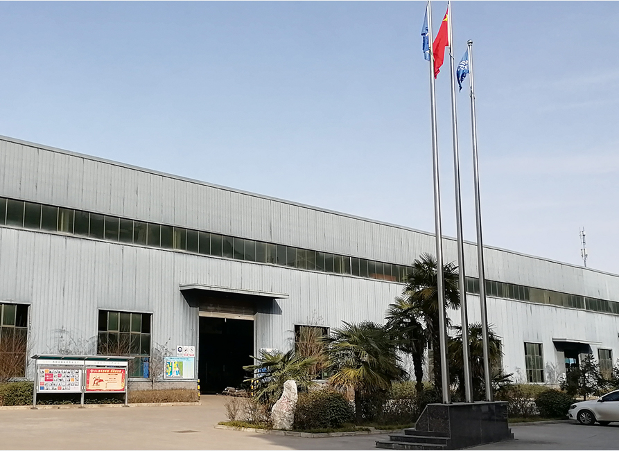 寶雞寶鈦精密鍛造有限公司是由寶雞鈦業(yè)股份有限公司、寶雞拓普達(dá)鈦業(yè)有限公司、寶雞銳邦鈦業(yè)有限公司三方合資共同組建，成立于2021年，位于陜西省寶雞市高新區(qū)產(chǎn)豐路西段6號(hào)，注冊(cè)資本貳億元，固定資產(chǎn)2.6億，占地面積87畝，建筑面積4萬(wàn)平方米。公司以生產(chǎn)原材料、生產(chǎn)設(shè)備、技術(shù)人才等為基礎(chǔ)，提升加工工藝水平，為鍛造產(chǎn)業(yè)貢獻(xiàn)力量。